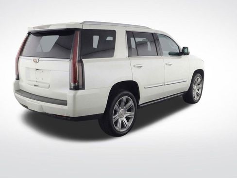 Certified 2018 Cadillac Escalade Platinum image 3