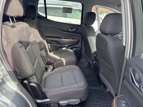 Used 2023 GMC Acadia SLE w/ Driver Convenience Package image 6