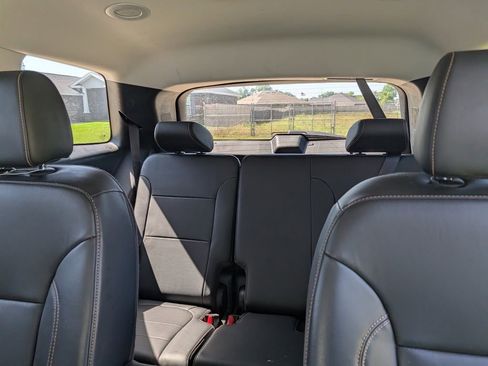 Used 2020 Chevrolet Traverse RS image 3