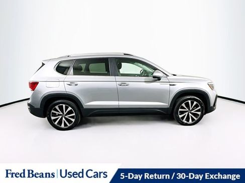 Used 2023 Volkswagen Taos SE w/ Panoramic Sunroof Package AWD/4WD image 8