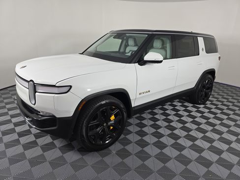 Used 2023 Rivian R1S Adventure image 1