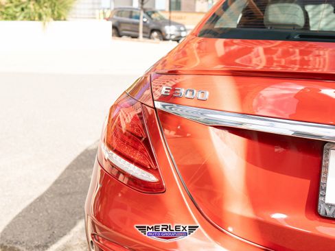 Used 2019 Mercedes-Benz E 300 4MATIC w/ Driver Assistance Package image 45