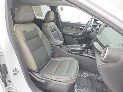 Used 2025 Chevrolet Trax ACTIV w/ Sunroof Package image 39