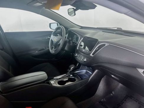 Used 2025 Chevrolet Malibu LT FWD image 9