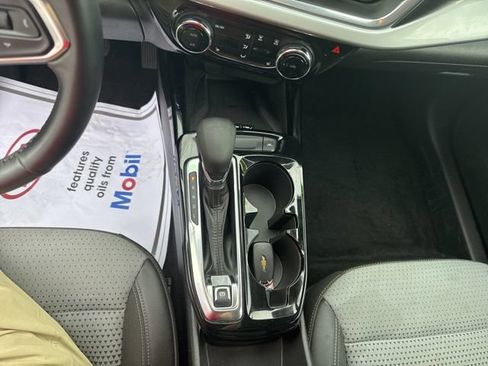 Used 2024 Chevrolet Trax LT w/ Sunroof Package FWD image 19