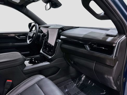 Used 2025 GMC Yukon XL Elevation RWD image 30