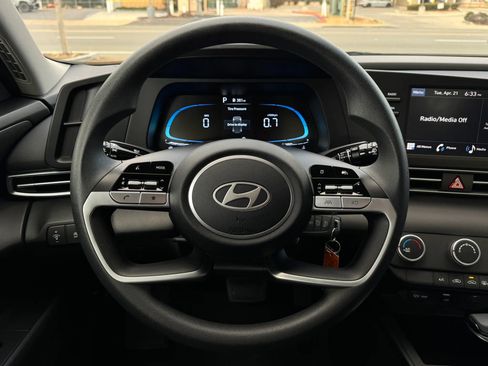 Used 2025 Hyundai Elantra SE FWD image 23