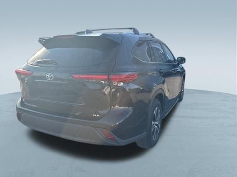 Used 2021 Toyota Highlander XLE image 8