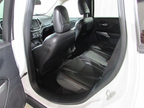 Used 2018 Jeep Cherokee Trailhawk image 52