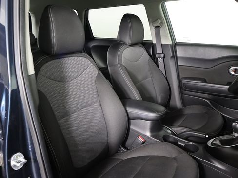 Used 2017 Kia Soul + image 24