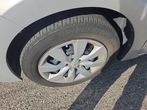 Used 2016 Toyota Corolla LE FWD image 9