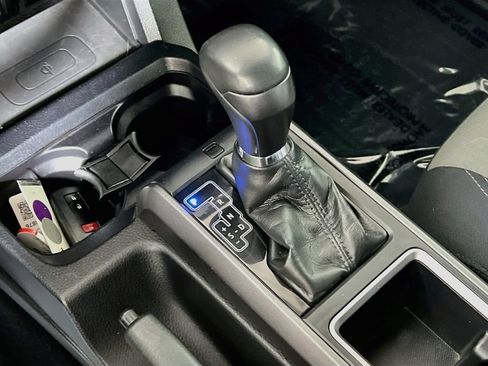 Certified 2020 Toyota Tacoma TRD Off-Road w/ Technology Package AWD/4WD image 15