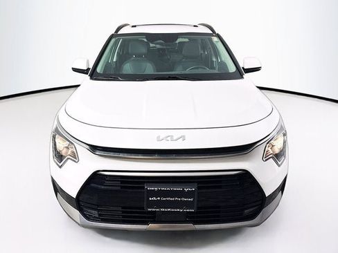 Certified 2023 Kia Niro EX Touring image 2