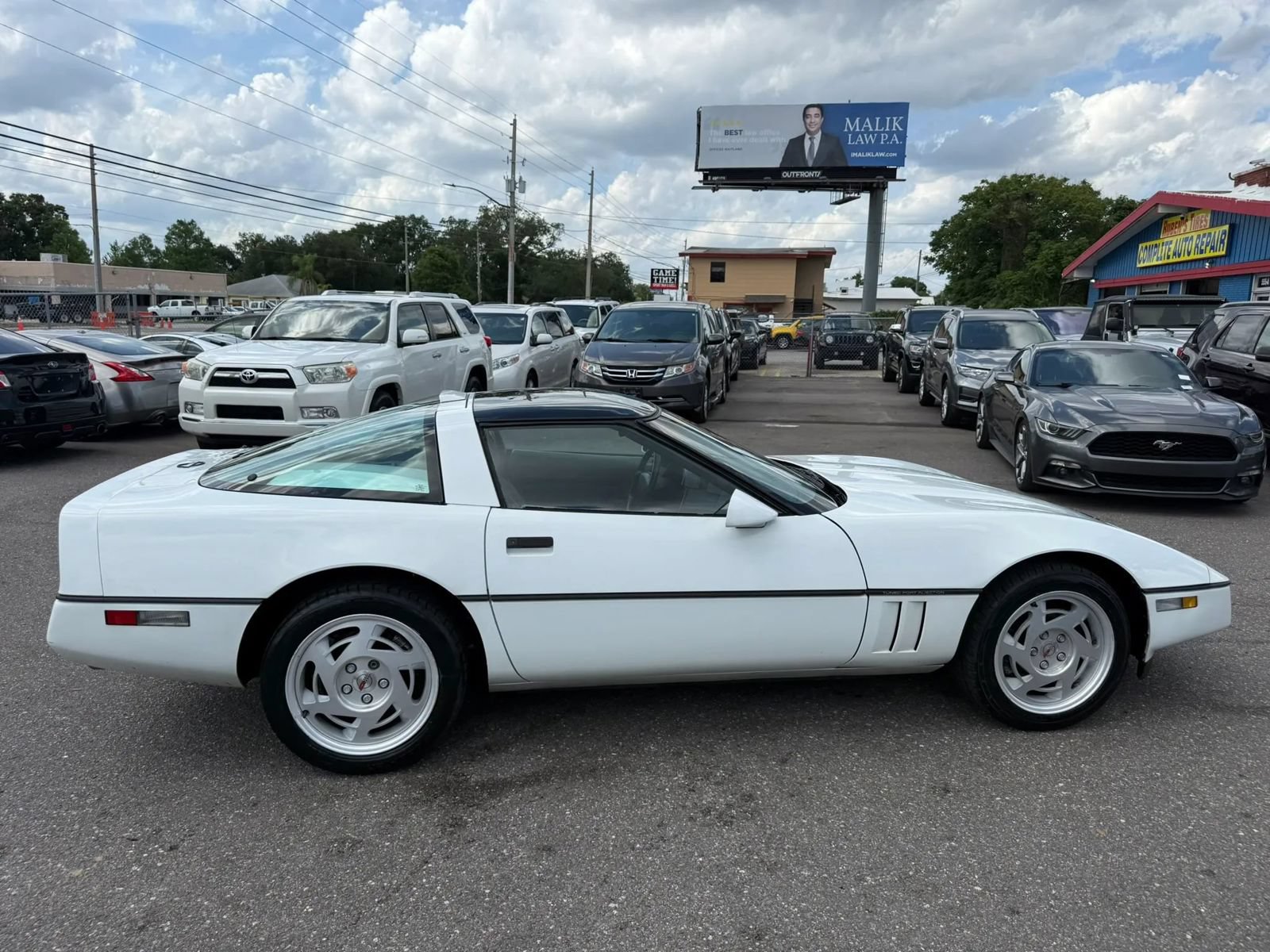 Used 1990 Chevrolet Corvette Coupe RWD image 4