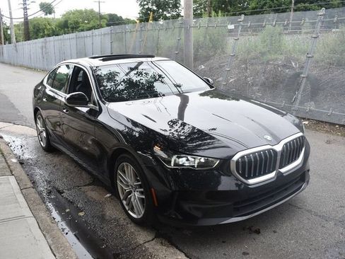 Used 2025 BMW 530i RWD image 4