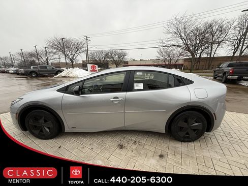 New 2026 Toyota Prius LE image 2