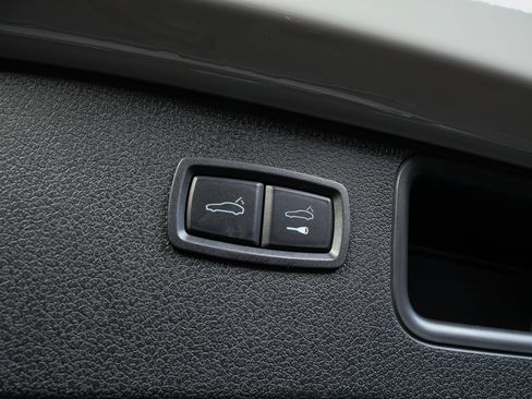 Certified 2024 Porsche Macan GTS image 31