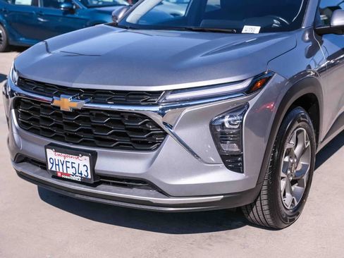 Used 2024 Chevrolet Trax LT w/ Driver Confidence Package FWD image 11