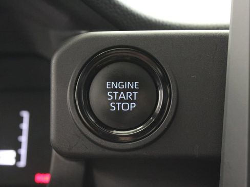 Used 2025 Toyota Tacoma SR5 AWD/4WD image 12