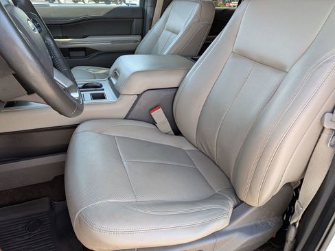 Used 2021 Ford Expedition XLT image 19