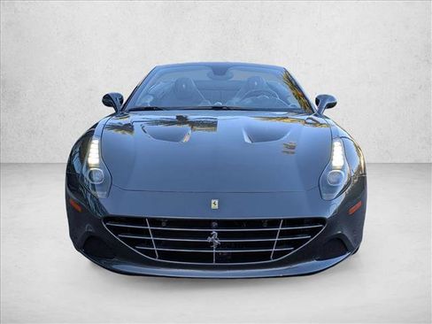 Used 2015 Ferrari California T image 2