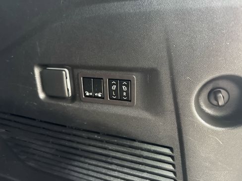 Certified 2023 Chevrolet Suburban Z71 w/ Luxury Package image 10