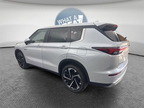 New 2025 Mitsubishi Outlander SE image 6
