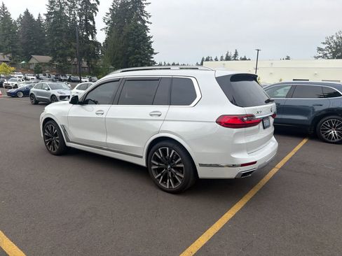 Used 2022 BMW X7 xDrive40i w/ Executive Package AWD/4WD image 3