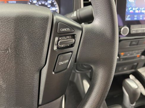 Used 2024 Nissan Frontier SV image 17