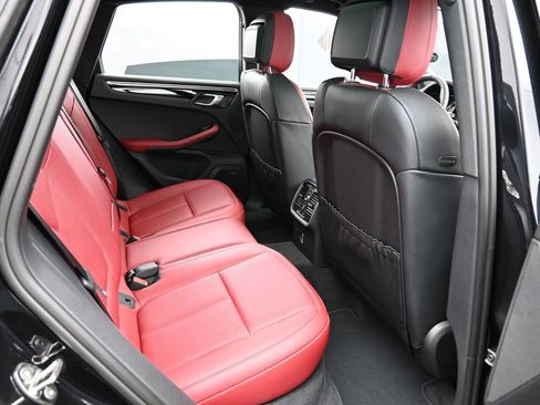 Certified 2025 Porsche Macan AWD/4WD image 28