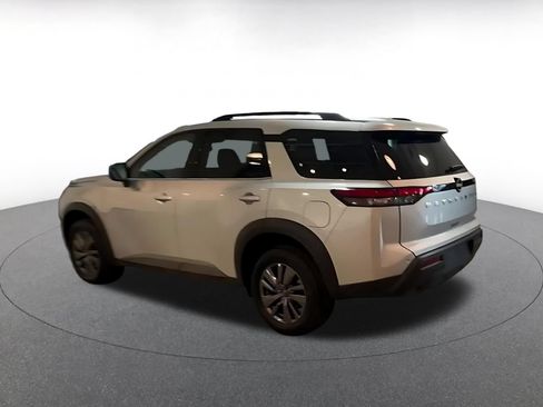 Used 2025 Nissan Pathfinder SV AWD/4WD image 10