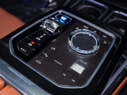 Used 2024 BMW i7 xDrive60 image 20