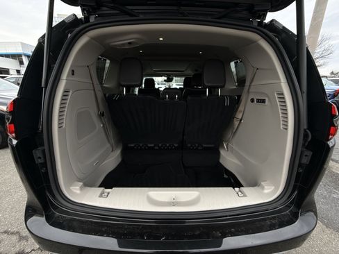 Used 2022 Chrysler Pacifica Limited image 27
