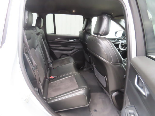 Used 2023 Jeep Grand Cherokee Altitude AWD/4WD image 29