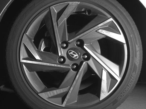 Used 2025 Hyundai Elantra Limited FWD image 12
