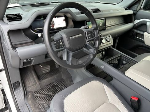Used 2024 Land Rover Defender 90 X-Dynamic SE image 17