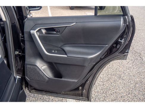 Used 2020 Toyota RAV4 LE image 19