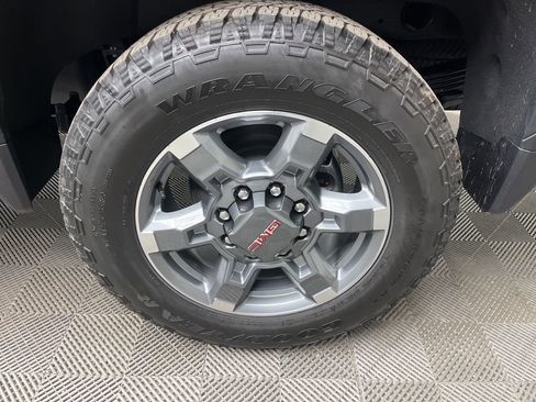 New 2026 GMC Sierra 2500 SLT w/ SLT Premium Package AWD/4WD image 4