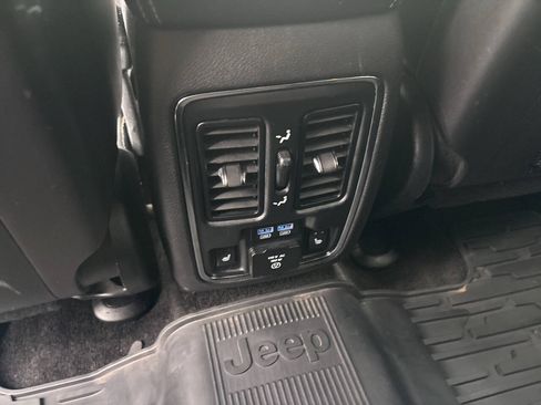 Used 2015 Jeep Grand Cherokee Limited AWD/4WD image 15