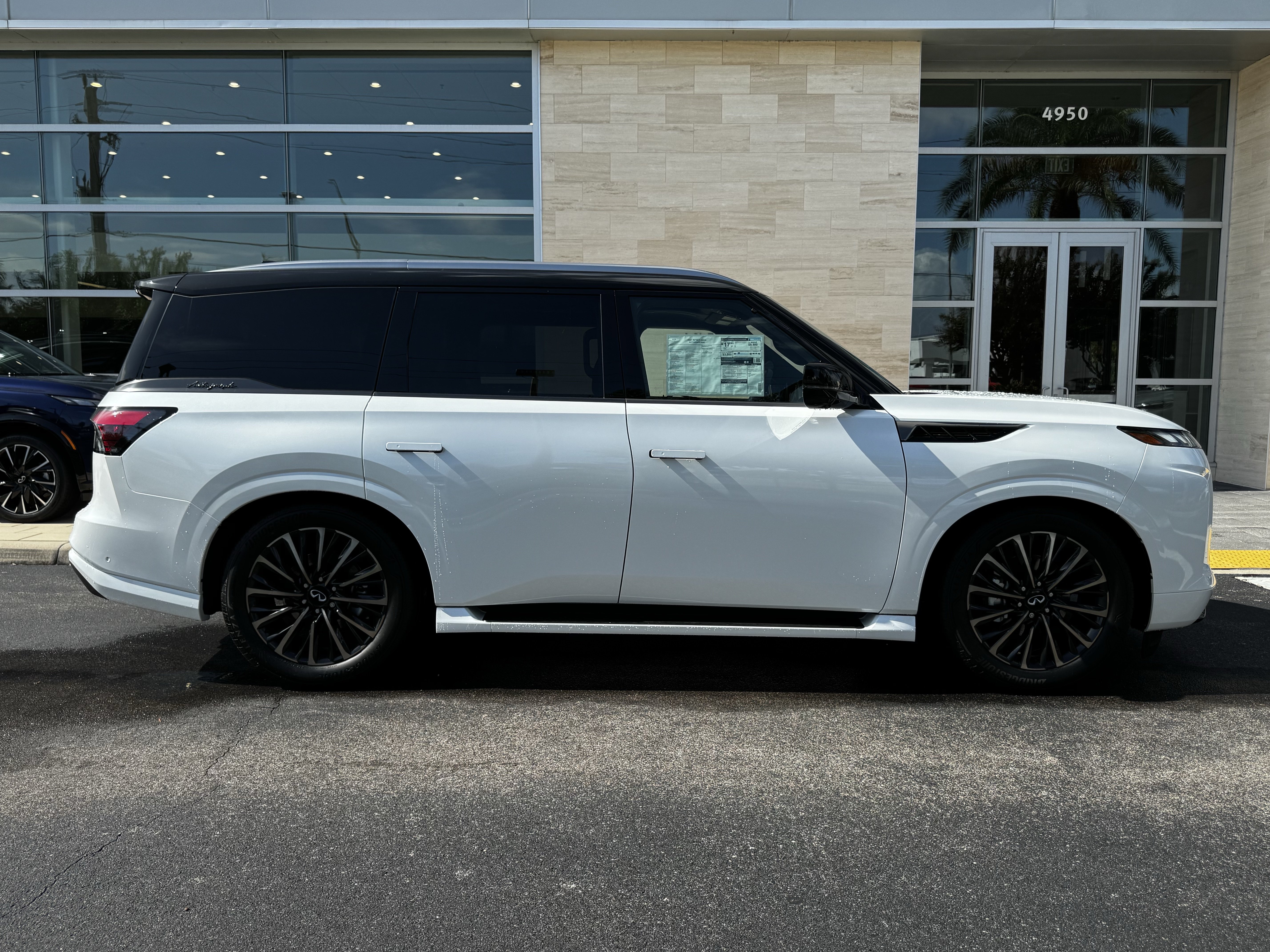 New 2027 INFINITI QX80 Autograph w/ Premium Cargo Package AWD/4WD image 3