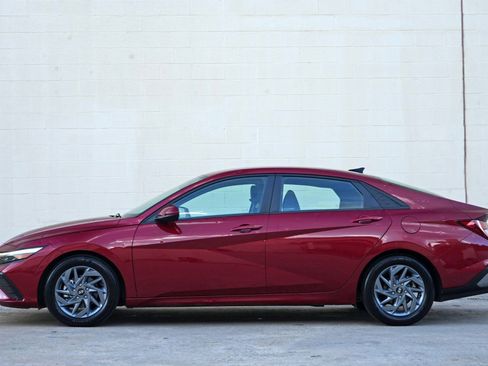Used 2024 Hyundai Elantra SEL FWD image 8