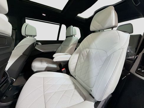 New 2026 BMW X7 xDrive40i w/ M Sport Package AWD/4WD image 43