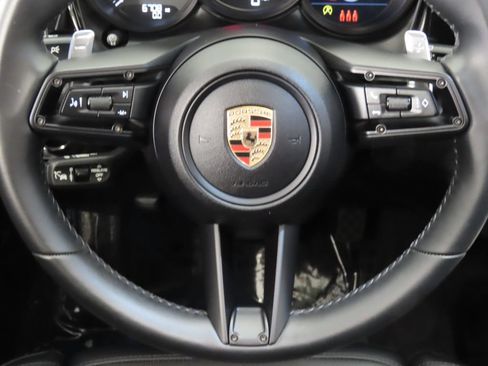 Certified 2025 Porsche Macan AWD/4WD image 19