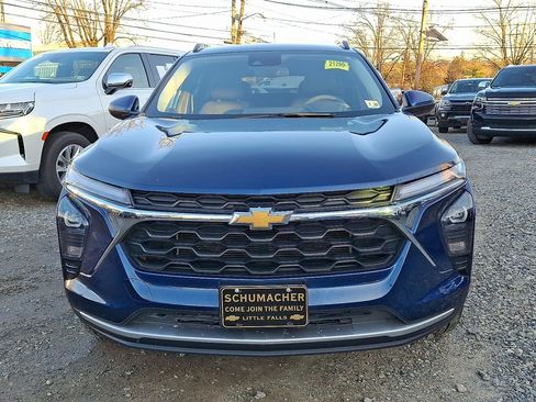 Used 2024 Chevrolet Trax LT image 2