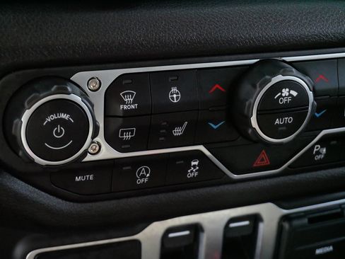 Used 2025 Jeep Wrangler Sport AWD/4WD image 28