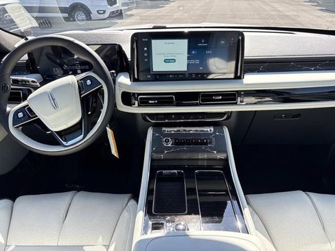 New 2026 Lincoln Aviator Black Label w/ Black Label Special Edition AWD/4WD image 16