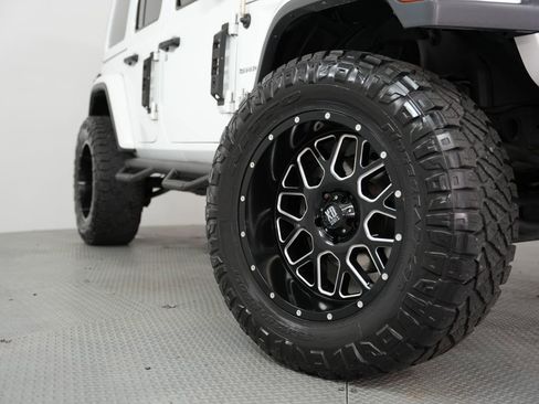 Used 2018 Jeep Wrangler Unlimited Sahara image 17