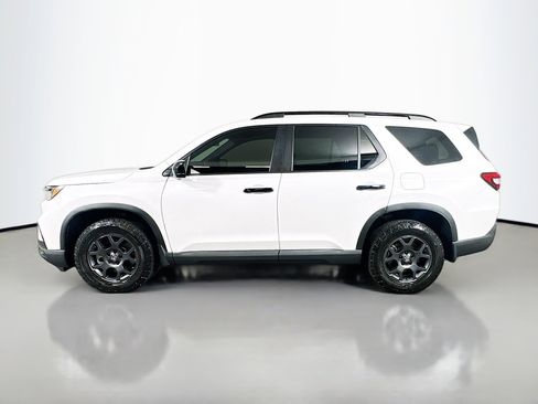 Used 2024 Honda Pilot TrailSport image 4
