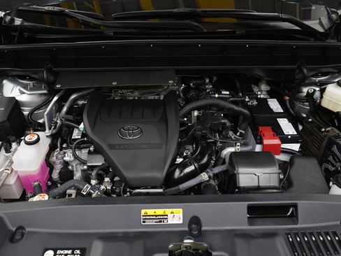 Used 2025 Toyota Highlander XSE image 32