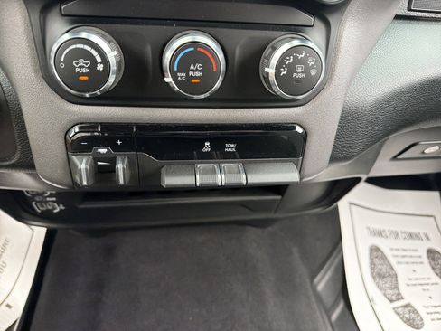 Used 2024 RAM 2500 Big Horn AWD/4WD image 23
